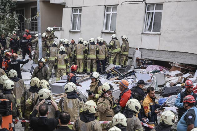 Partial collapse occurs in 7-story building in Istanbul s Maltepe district ISTANBUL, TURKIYE - OCTOBER 8: Search and rescue personnel, including firefighters, AFAD, UMKE, and police teams, operate at the site of a partial building collapse in the Cevizli neighborhood of Maltepe district, Istanbul, Turkiye on October 8, 2026. Trapped residents on the unaffected upper floors were evacuated while emergency teams initiated search and rescue efforts beneath the collapsed lower levels. Murat Sengul Anadolu Istanbul Turkey. Editorial use only. Please get in touch for any other usage.  Copyright: x2026xAnadoluxMuratxSengulx
