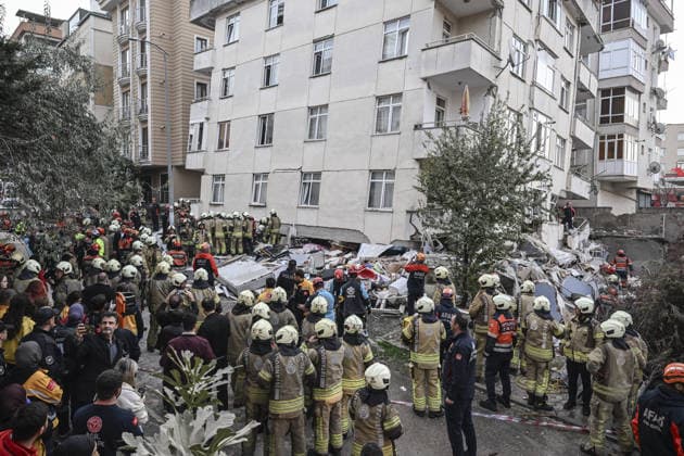Partial collapse occurs in 7-story building in Istanbul s Maltepe district ISTANBUL, TURKIYE - OCTOBER 8: Search and rescue personnel, including firefighters, AFAD, UMKE, and police teams, operate at the site of a partial building collapse in the Cevizli neighborhood of Maltepe district, Istanbul, Turkiye on October 8, 2026. Trapped residents on the unaffected upper floors were evacuated while emergency teams initiated search and rescue efforts beneath the collapsed lower levels. Murat Sengul Anadolu Istanbul Turkey. Editorial use only. Please get in touch for any other usage.  Copyright: x2026xAnadoluxMuratxSengulx