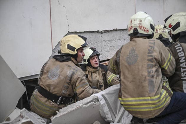 Partial collapse occurs in 7-story building in Istanbul s Maltepe district ISTANBUL, TURKIYE - OCTOBER 8: Search and rescue personnel, including firefighters, AFAD, UMKE, and police teams, operate at the site of a partial building collapse in the Cevizli neighborhood of Maltepe district, Istanbul, Turkiye on October 8, 2026. Trapped residents on the unaffected upper floors were evacuated while emergency teams initiated search and rescue efforts beneath the collapsed lower levels. Murat Sengul Anadolu Istanbul Turkey. Editorial use only. Please get in touch for any other usage.  Copyright: x2026xAnadoluxMuratxSengulx