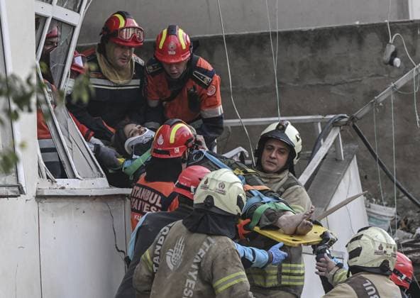 Partial collapse occurs in 7-story building in Istanbul s Maltepe district ISTANBUL, TURKIYE - OCTOBER 8: Search and rescue teams evacuate an injured person on a stretcher before the injured person is taken to a hospital by ambulance after the lower floors of a seven-story building partially collapse in the Maltepe district of Istanbul, Turkiye, on October 8, 2026. Murat Sengul Anadolu Istanbul Turkey. Editorial use only. Please get in touch for any other usage.  Copyright: x2026xAnadoluxMuratxSengulx