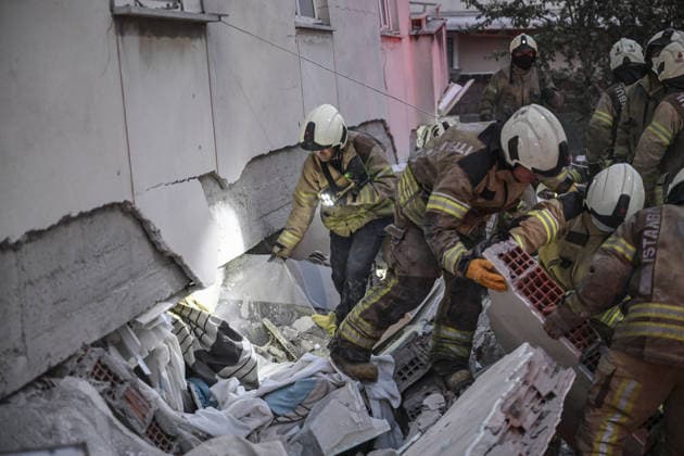 Partial collapse occurs in 7-story building in Istanbul s Maltepe district ISTANBUL, TURKIYE - OCTOBER 8: Search and rescue personnel, including firefighters, AFAD, UMKE, and police teams, operate at the site of a partial building collapse in the Cevizli neighborhood of Maltepe district, Istanbul, Turkiye on October 8, 2026. Trapped residents on the unaffected upper floors were evacuated while emergency teams initiated search and rescue efforts beneath the collapsed lower levels. Murat Sengul Anadolu Istanbul Turkey. Editorial use only. Please get in touch for any other usage.  Copyright: x2026xAnadoluxMuratxSengulx