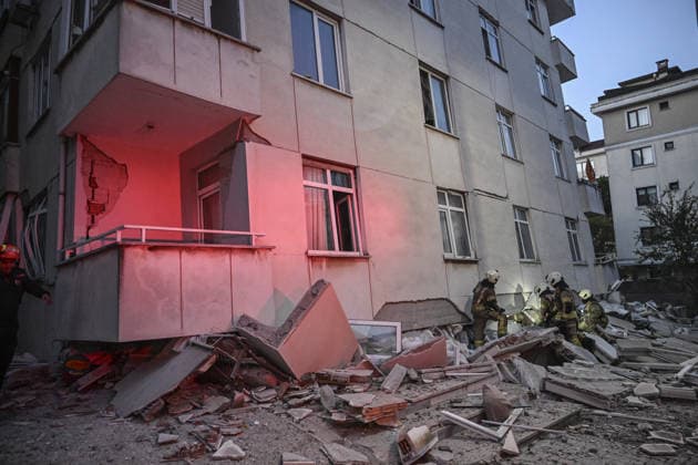 Partial collapse occurs in 7-story building in Istanbul s Maltepe district ISTANBUL, TURKIYE - OCTOBER 8: Search and rescue personnel, including firefighters, AFAD, UMKE, and police teams, operate at the site of a partial building collapse in the Cevizli neighborhood of Maltepe district, Istanbul, Turkiye on October 8, 2026. Trapped residents on the unaffected upper floors were evacuated while emergency teams initiated search and rescue efforts beneath the collapsed lower levels. Murat Sengul Anadolu Istanbul Turkey. Editorial use only. Please get in touch for any other usage.  Copyright: x2026xAnadoluxMuratxSengulx