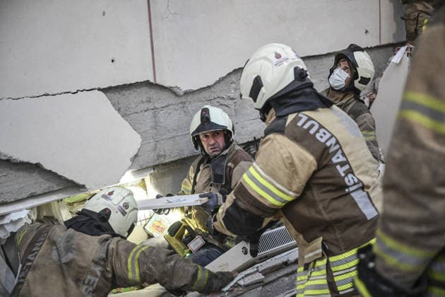 Partial collapse occurs in 7-story building in Istanbul s Maltepe district ISTANBUL, TURKIYE - OCTOBER 8: Search and rescue personnel, including firefighters, AFAD, UMKE, and police teams, operate at the site of a partial building collapse in the Cevizli neighborhood of Maltepe district, Istanbul, Turkiye on October 8, 2026. Trapped residents on the unaffected upper floors were evacuated while emergency teams initiated search and rescue efforts beneath the collapsed lower levels. Murat Sengul Anadolu Istanbul Turkey. Editorial use only. Please get in touch for any other usage.  Copyright: x2026xAnadoluxMuratxSengulx