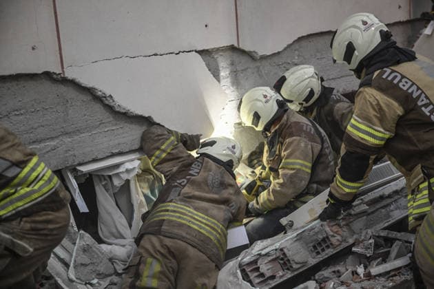 Partial collapse occurs in 7-story building in Istanbul s Maltepe district ISTANBUL, TURKIYE - OCTOBER 8: Search and rescue personnel, including firefighters, AFAD, UMKE, and police teams, operate at the site of a partial building collapse in the Cevizli neighborhood of Maltepe district, Istanbul, Turkiye on October 8, 2026. Trapped residents on the unaffected upper floors were evacuated while emergency teams initiated search and rescue efforts beneath the collapsed lower levels. Murat Sengul Anadolu Istanbul Turkey. Editorial use only. Please get in touch for any other usage.  Copyright: x2026xAnadoluxMuratxSengulx