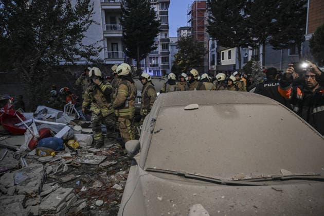 Partial collapse occurs in 7-story building in Istanbul s Maltepe district ISTANBUL, TURKIYE - OCTOBER 8: Search and rescue personnel, including firefighters, AFAD, UMKE, and police teams, operate at the site of a partial building collapse in the Cevizli neighborhood of Maltepe district, Istanbul, Turkiye on October 8, 2026. Trapped residents on the unaffected upper floors were evacuated while emergency teams initiated search and rescue efforts beneath the collapsed lower levels. Murat Sengul Anadolu Istanbul Turkey. Editorial use only. Please get in touch for any other usage.  Copyright: x2026xAnadoluxMuratxSengulx