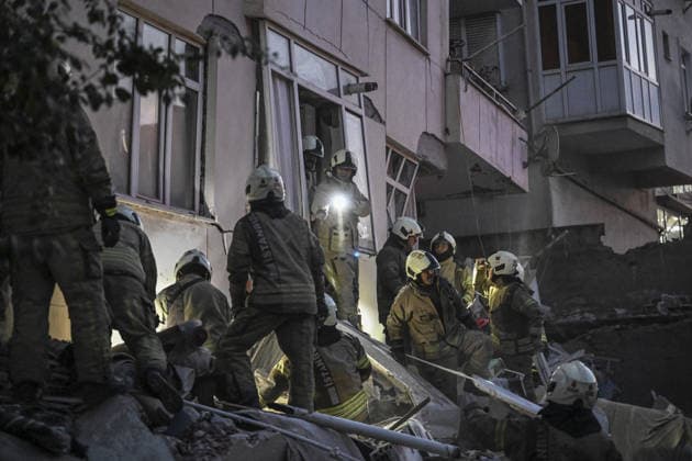 Partial collapse occurs in 7-story building in Istanbul s Maltepe district ISTANBUL, TURKIYE - OCTOBER 8: Search and rescue personnel, including firefighters, AFAD, UMKE, and police teams, operate at the site of a partial building collapse in the Cevizli neighborhood of Maltepe district, Istanbul, Turkiye on October 8, 2026. Trapped residents on the unaffected upper floors were evacuated while emergency teams initiated search and rescue efforts beneath the collapsed lower levels. Murat Sengul Anadolu Istanbul Turkey. Editorial use only. Please get in touch for any other usage.  Copyright: x2026xAnadoluxMuratxSengulx
