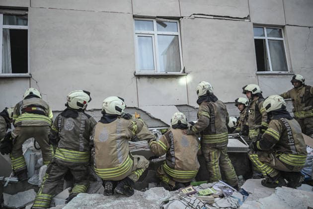 Partial collapse occurs in 7-story building in Istanbul s Maltepe district ISTANBUL, TURKIYE - OCTOBER 8: Search and rescue teams continue efforts to locate and rescue people trapped under the rubble as an injured person is taken to a hospital by ambulance after the lower floors of a seven-story building partially collapse in the Maltepe district of Istanbul, Turkiye, on October 8, 2026. Murat Sengul Anadolu Istanbul Turkey. Editorial use only. Please get in touch for any other usage.  Copyright: x2026xAnadoluxMuratxSengulx