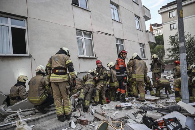 Partial collapse occurs in 7-story building in Istanbul s Maltepe district ISTANBUL, TURKIYE - OCTOBER 8: Search and rescue teams continue efforts to locate and rescue people trapped under the rubble as an injured person is taken to a hospital by ambulance after the lower floors of a seven-story building partially collapse in the Maltepe district of Istanbul, Turkiye, on October 8, 2026. Murat Sengul Anadolu Istanbul Turkey. Editorial use only. Please get in touch for any other usage.  Copyright: x2026xAnadoluxMuratxSengulx