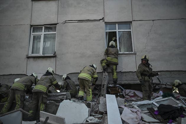 Partial collapse occurs in 7-story building in Istanbul s Maltepe district ISTANBUL, TURKIYE - OCTOBER 8: Search and rescue teams continue efforts to locate and rescue people trapped under the rubble as an injured person is taken to a hospital by ambulance after the lower floors of a seven-story building partially collapse in the Maltepe district of Istanbul, Turkiye, on October 8, 2026. Murat Sengul Anadolu Istanbul Turkey. Editorial use only. Please get in touch for any other usage.  Copyright: x2026xAnadoluxMuratxSengulx