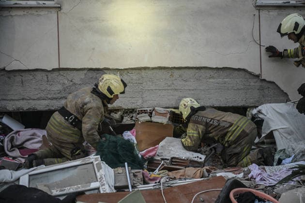 Partial collapse occurs in 7-story building in Istanbul s Maltepe district ISTANBUL, TURKIYE - OCTOBER 8: Search and rescue teams continue efforts to locate and rescue people trapped under the rubble as an injured person is taken to a hospital by ambulance after the lower floors of a seven-story building partially collapse in the Maltepe district of Istanbul, Turkiye, on October 8, 2026. Murat Sengul Anadolu Istanbul Turkey. Editorial use only. Please get in touch for any other usage.  Copyright: x2026xAnadoluxMuratxSengulx