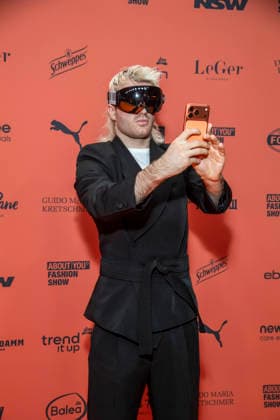 ABB ABOUTYOU- Ski Aggu zu Gast auf dem Orangenen Teppich bei der ABOUT YOU Opera Fashion Show im Admiralspalast am 07.10.2026 Berlin Deutschland