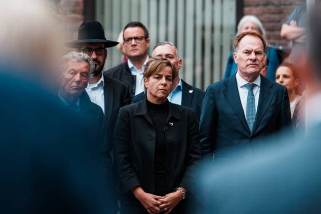 Kundgebung in Düsseldorf zum Jahrestag des Terrorangriffs der Hamas auf Israel am 7. Oktober 2023 und gegen Antisemitismus, Mona Neubaur (stellv. NRW - Ministerpräsidentin, Wirtschaftsministerin, Grüne), Dr. Stephan Keller (Oberbürgermeister Düsseldorf, Schirmherr, CDU) Copyright: xThiemoxRudolphx