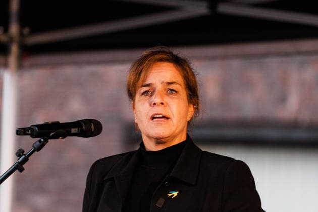 Kundgebung in Düsseldorf zum Jahrestag des Terrorangriffs der Hamas auf Israel am 7. Oktober 2023 und gegen Antisemitismus, Rede Mona Neubaur (stellv. NRW - Ministerpräsidentin, Wirtschaftsministerin, Grüne) Copyright: xThiemoxRudolphx
