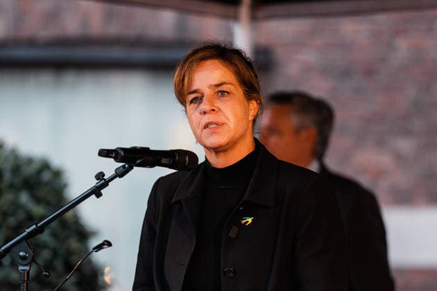 Kundgebung in Düsseldorf zum Jahrestag des Terrorangriffs der Hamas auf Israel am 7. Oktober 2023 und gegen Antisemitismus, Rede Mona Neubaur (stellv. NRW - Ministerpräsidentin, Wirtschaftsministerin, Grüne) Copyright: xThiemoxRudolphx