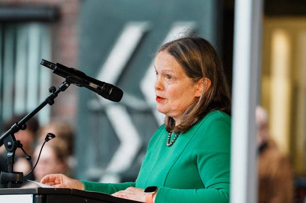 Kundgebung in Düsseldorf zum Jahrestag des Terrorangriffs der Hamas auf Israel am 7. Oktober 2023 und gegen Antisemitismus, Rede Henrike Tetz (Vorsitzende Förderkreis Mahn- und Gedenkstätte Düsseldorf, Oberkirchenrätin Evangelische Kirche im Rheinland) Copyright: xThiemoxRudolphx