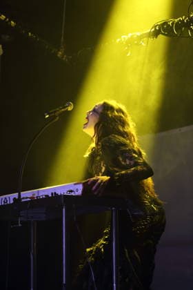 Alexandra Ashley Hughes alias Allie X bei einem Konzert im Metropol in Berlin, 7. Oktober 2026. Allie X Konzert Berlin