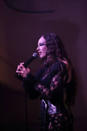 Alexandra Ashley Hughes alias Allie X bei einem Konzert im Metropol in Berlin, 7. Oktober 2026. Allie X Konzert Berlin