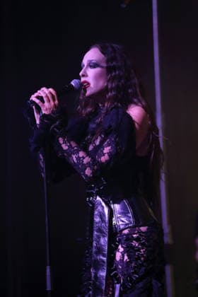 Alexandra Ashley Hughes alias Allie X bei einem Konzert im Metropol in Berlin, 7. Oktober 2026. Allie X Konzert Berlin