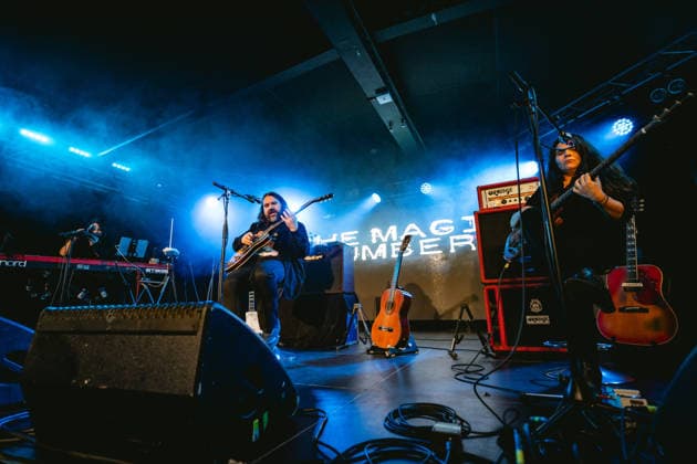 The Magic Numbers live in Malmoe, Sweden Malmo, Sweden. 07th, October 2026. The English alternative rock band The Magic Numbers performs a live concert at Plan B in Malmo. Here singer and guitarist Romeo Stodart is seen live on stage with bass player Michele Stodart (R) and musician Angela Gannon (L). Sweden, Malmö, Plan B  Copyright: xGonzalesxPhoto JoexMillerx
