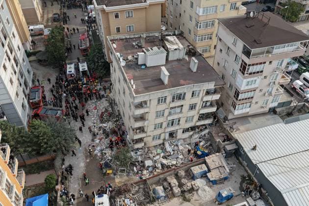Partial collapse occurs in 7-story building in Istanbul s Maltepe district ISTANBUL, TURKIYE - OCTOBER 8: Search and rescue personnel, including firefighters, AFAD, UMKE, and police teams, operate at the site of a partial building collapse in the Cevizli neighborhood of Maltepe district, Istanbul, Turkiye on October 8, 2026. Trapped residents on the unaffected upper floors were evacuated while emergency teams initiated search and rescue efforts beneath the collapsed lower levels. Alperen Baran Metecan Anadolu Istanbul Turkey. Editorial use only. Please get in touch for any other usage.  Copyright: x2026xAnadoluxAlperenxBaranxMetecanx