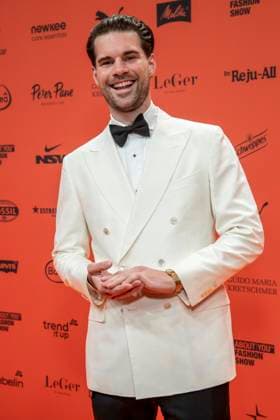 ABB ABOUTYOU- Paul Bunne zu Gast auf dem Orangenen Teppich bei der ABOUT YOU Opera Fashion Show im Admiralspalast am 07.10.2026 in Berlin Berlin Deutschland
