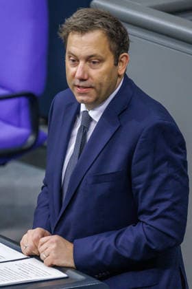 Bundestag Lars Klingbeil (SPD), Bundesfinanzminister im Deutschen Bundestag am 08.10.26 in Berlin. Berlin Berlin Deutschland Bundestag