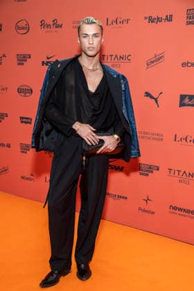 ABB ABOUTYOU- Aldin Zahirovic zu Gast auf dem Orangenen Teppich bei der ABOUT YOU Opera Fashion Show im Admiralspalast am 07.10.2026 in Berlin Berlin Deutschland