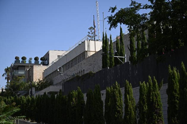 UK removes signage from consulate in East Jerusalem JERUSALEM - OCTOBER 08: Signage is removed from the British Consulate in East Jerusalem on October 08, 2026, following the expiration of a deadline set by Israeli authorities for the consulate s closure. Mostafa Alkharouf Anadolu Jerusalem Israel. Editorial use only. Please get in touch for any other usage.  Copyright: x2026xAnadoluxMostafaxAlkharoufx