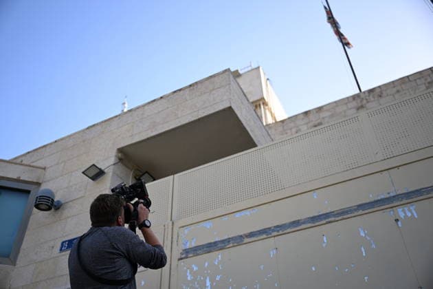 UK removes signage from consulate in East Jerusalem JERUSALEM - OCTOBER 08: Signage is removed from the British Consulate in East Jerusalem on October 08, 2026, following the expiration of a deadline set by Israeli authorities for the consulate s closure. Mostafa Alkharouf Anadolu Jerusalem Israel. Editorial use only. Please get in touch for any other usage.  Copyright: x2026xAnadoluxMostafaxAlkharoufx