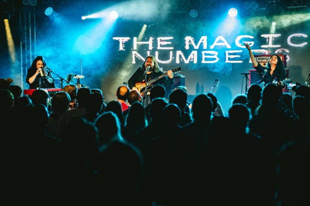 The Magic Numbers live in Malmoe, Sweden Malmo, Sweden. 07th, October 2026. The English alternative rock band The Magic Numbers performs a live concert at Plan B in Malmo. Here singer and guitarist Romeo Stodart is seen live on stage with bass player Michele Stodart (R) and musician Angela Gannon (L). Sweden, Malmö, Plan B  Copyright: xGonzalesxPhoto JoexMillerx