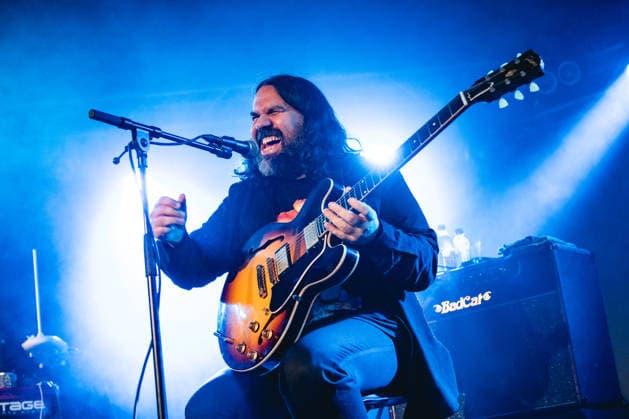The Magic Numbers live in Malmoe, Sweden Malmo, Sweden. 07th, October 2026. The English alternative rock band The Magic Numbers performs a live concert at Plan B in Malmo. Here singer and guitarist Romeo Stodart is seen live on stage. Sweden, Malmö, Plan B  Copyright: xGonzalesxPhoto JoexMillerx