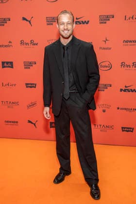 ABB ABOUTYOU- Kevin Pabel zu Gast auf dem Orangenen Teppich bei der ABOUT YOU Opera Fashion Show im Admiralspalast am 07.10.2026 in Berlin Berlin Deutschland