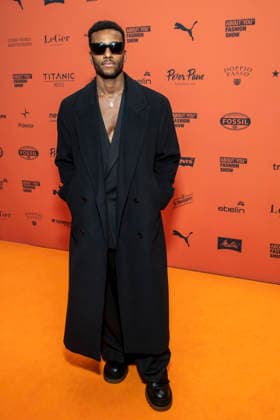 ABB ABOUTYOU- Tijan Njie zu Gast auf dem Orangenen Teppich bei der ABOUT YOU Opera Fashion Show im Admiralspalast am 07.10.2026 in Berlin Berlin Deutschland