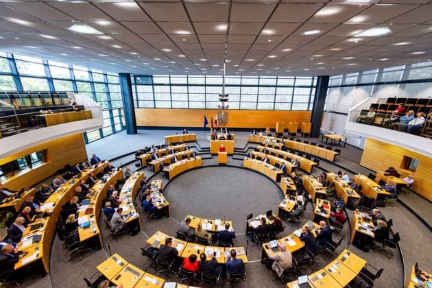 08.10.2026, GER, News Politik, 8.Wahlperiode, 57.Plenarsitzung im Plenarsaal Thüringer Landtag Im Bild Beate Meissner (CDU) Regierungserklärung der Ministerin für Justiz, Migration und Verbraucher- schutz zum Thema Justiz- und Migrationspolitik in Thüringen Wir lieben den Rechtsstaat Totale Übersicht des Thüringer Landtags 99096 Erfurt Thueringer Landtag Thüringen Deutschland