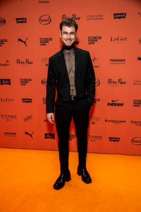 ABB ABOUTYOU- Linus Weber zu Gast auf dem Orangenen Teppich bei der ABOUT YOU Opera Fashion Show im Admiralspalast am 07.10.2026 in Berlin Berlin Deutschland