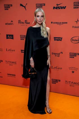 ABB ABOUTYOU- Leonie Hanne zu Gast auf dem Orangenen Teppich bei der ABOUT YOU Opera Fashion Show im Admiralspalast am 07.10.2026 in Berlin Berlin Deutschland