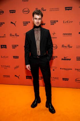 ABB ABOUTYOU- Linus Weber zu Gast auf dem Orangenen Teppich bei der ABOUT YOU Opera Fashion Show im Admiralspalast am 07.10.2026 in Berlin Berlin Deutschland