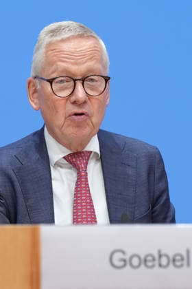Bundespressekonferenz, Jahresbericht des Nationalen Normenkontrollrat (NKR) zum Buerokratieabbau Lutz Goebel Vorsitzender des NKR bei der Vorstellung des Jahresbericht des Nationalen Normenkontrollrat zum Buerokratieabbau, Berlin, 08.10.2026 Berlin Berlin Deutschland