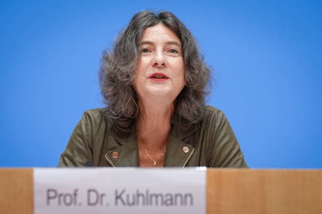 Bundespressekonferenz, Jahresbericht des Nationalen Normenkontrollrat (NKR) zum Buerokratieabbau Prof. Dr. Sabine Kuhlmann bei der Vorstellung des Jahresbericht des Nationalen Normenkontrollrat zum Buerokratieabbau, Berlin, 08.10.2026 Berlin Berlin Deutschland