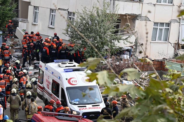 Search and rescue operations continue at partially collapsed building in Istanbul ISTANBUL, TURKIYE - OCTOBER 08: Search and rescue teams conduct operations at the site of a seven-story building that partially collapsed in the Maltepe district of Istanbul, Turkiye, on October 08, 2026. Emergency personnel and ambulances are deployed to the scene as search and rescue efforts continue. Ahmet Okatali Anadolu Istanbul Turkey. Editorial use only. Please get in touch for any other usage.  Copyright: x2026xAnadoluxAhmetxOkatalix