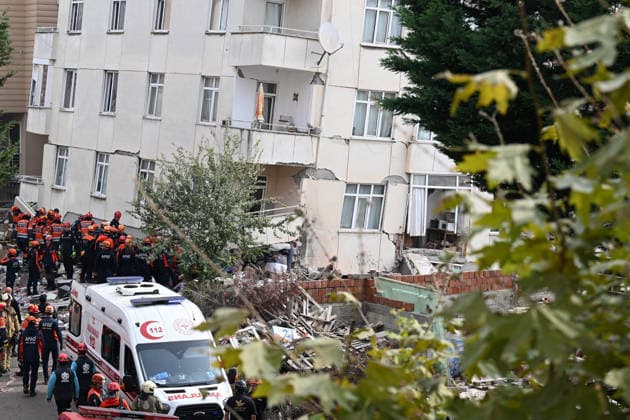 Search and rescue operations continue at partially collapsed building in Istanbul ISTANBUL, TURKIYE - OCTOBER 08: Search and rescue teams conduct operations at the site of a seven-story building that partially collapsed in the Maltepe district of Istanbul, Turkiye, on October 08, 2026. Emergency personnel and ambulances are deployed to the scene as search and rescue efforts continue. Ahmet Okatali Anadolu Istanbul Turkey. Editorial use only. Please get in touch for any other usage.  Copyright: x2026xAnadoluxAhmetxOkatalix