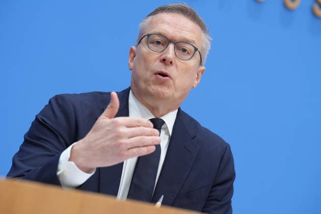 Bundespressekonferenz, Jahresbericht des Nationalen Normenkontrollrat (NKR) zum Buerokratieabbau Dr. Karsten Wildberger im Portrait mit Gestik bei der Vorstellung des Jahresbericht des Nationalen Normenkontrollrat (NKR)zum Buerokratieabbau in der Bundespressekonferenz, Berlin, 08.10.2026 Berlin Berlin Deutschland
