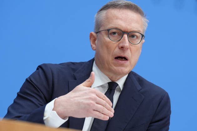 Bundespressekonferenz, Jahresbericht des Nationalen Normenkontrollrat (NKR) zum Buerokratieabbau Dr. Karsten Wildberger im Portrait mit Gestik bei der Vorstellung des Jahresbericht des Nationalen Normenkontrollrat (NKR)zum Buerokratieabbau in der Bundespressekonferenz, Berlin, 08.10.2026 Berlin Berlin Deutschland