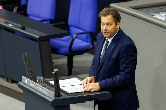 Lars Klingbeil, Bundesminister der Finanzen, spricht zur Einkommensteuergesetzreform vor dem Bundestag. Berlin, 08.10.2026. Fotografiert im Auftrag des Bundesfinanzministeriums Berlin Deutschland Copyright: xThomasxImox