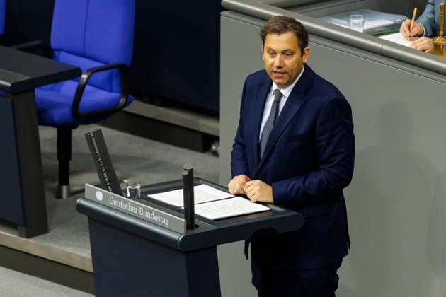 Lars Klingbeil, Bundesminister der Finanzen, spricht zur Einkommensteuergesetzreform vor dem Bundestag. Berlin, 08.10.2026. Fotografiert im Auftrag des Bundesfinanzministeriums Berlin Deutschland Copyright: xThomasxImox