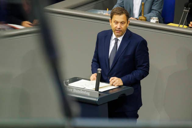 Lars Klingbeil, Bundesminister der Finanzen, spricht zur Einkommensteuergesetzreform vor dem Bundestag. Berlin, 08.10.2026. Fotografiert im Auftrag des Bundesfinanzministeriums Berlin Deutschland Copyright: xThomasxImox