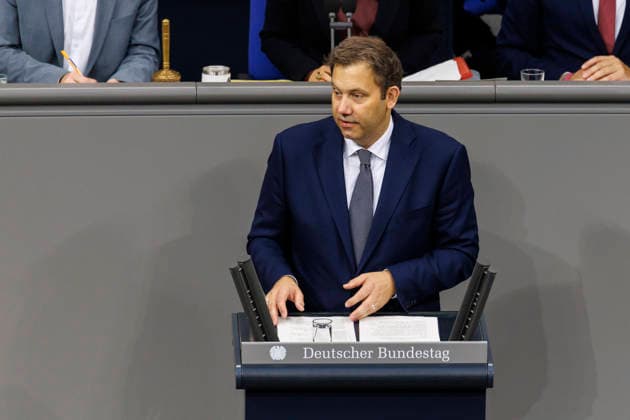 Lars Klingbeil, Bundesminister der Finanzen, spricht zur Einkommensteuergesetzreform vor dem Bundestag. Berlin, 08.10.2026. Fotografiert im Auftrag des Bundesfinanzministeriums Berlin Deutschland Copyright: xThomasxImox