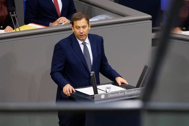 Lars Klingbeil, Bundesminister der Finanzen, spricht zur Einkommensteuergesetzreform vor dem Bundestag. Berlin, 08.10.2026. Fotografiert im Auftrag des Bundesfinanzministeriums Berlin Deutschland Copyright: xThomasxImox