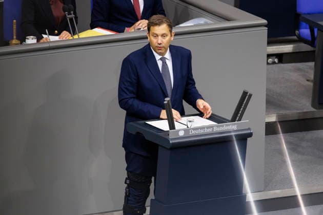 Lars Klingbeil, Bundesminister der Finanzen, spricht zur Einkommensteuergesetzreform vor dem Bundestag. Berlin, 08.10.2026. Fotografiert im Auftrag des Bundesfinanzministeriums Berlin Deutschland Copyright: xThomasxImox