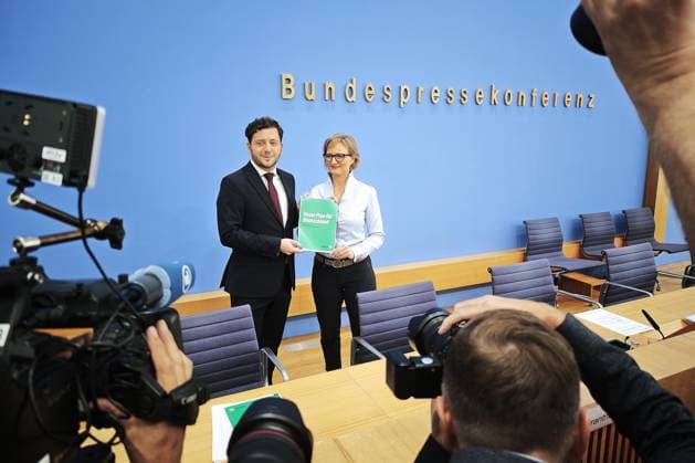 Berlin, Deutschland, 08.10.2026: Bundespressekonferenz: Vorstellung des Leitantrages Unser Plan für Deutschland : Felix Banaszak und Franziska Brantner Copyright: xdtsxNachrichtenagenturx dts_137550